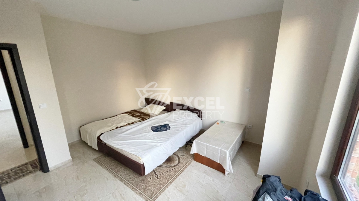 Едно фамилна, двуетажна къща за продажба в с. Кошарица