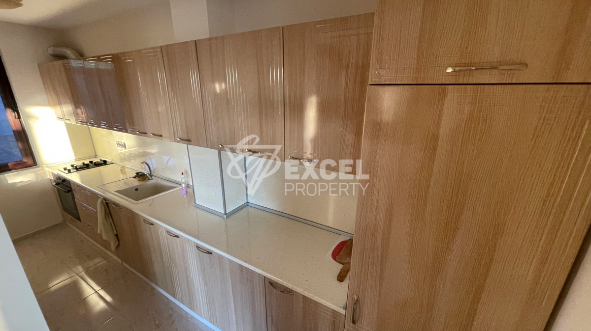 Едно фамилна, двуетажна къща за продажба в с. Кошарица