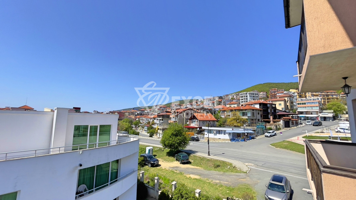 Тристаен апартамент с гледка море на 200м от морето в Свети Влас