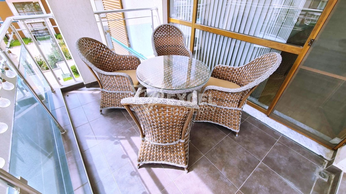 Обзаведен, тристаен апартамент в Слънчев Бряг в района на Какао Биич