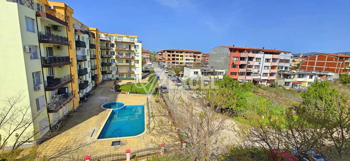 Тристаен апартамент за продажба в комплекс Сън Вилидж, Слънчев Бряг