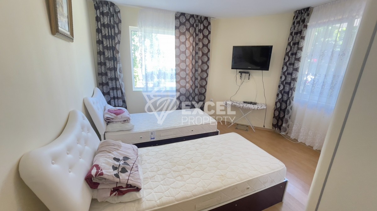 Тристаен апартамент в Свети Влас на партерен етаж на метри от морето