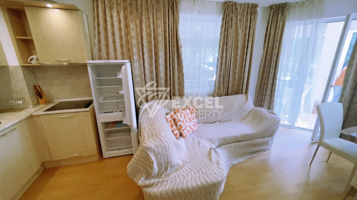 Тристаен апартамент в Свети Влас на партерен етаж на метри от морето