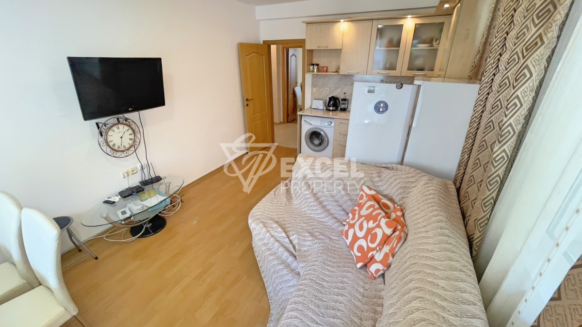 Тристаен апартамент в Свети Влас на партерен етаж на метри от морето