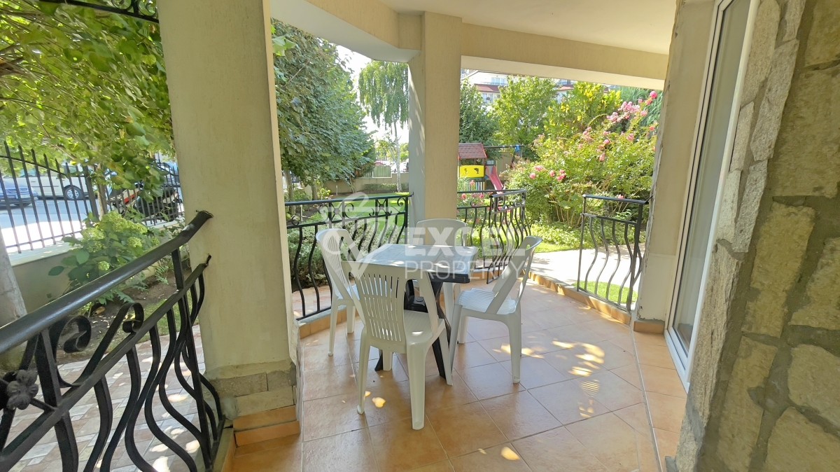 Тристаен апартамент в Свети Влас на партерен етаж на метри от морето