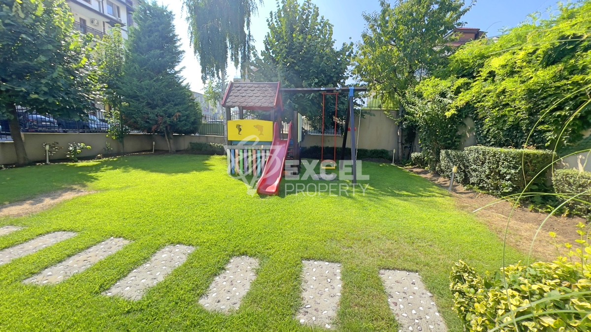 Тристаен апартамент в Свети Влас на партерен етаж на метри от морето