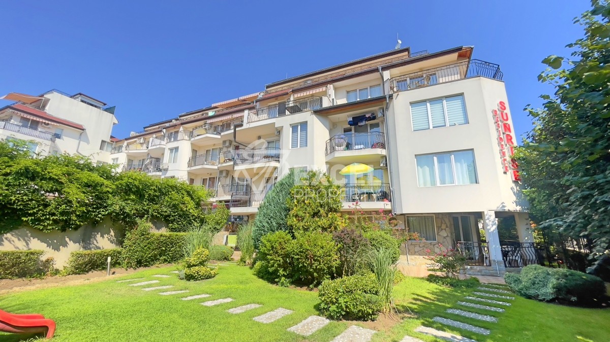 Тристаен апартамент в Свети Влас на партерен етаж на метри от морето