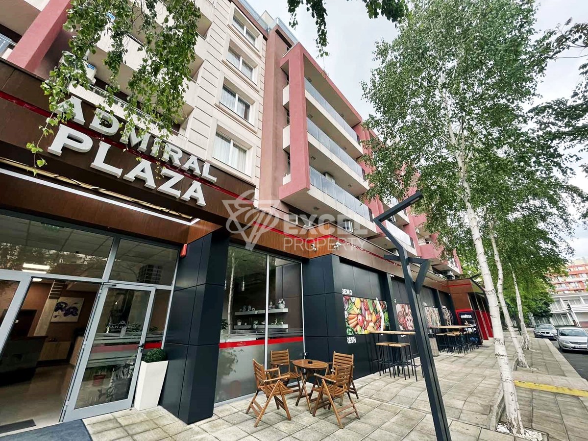 Просторен тристаен апартамент.