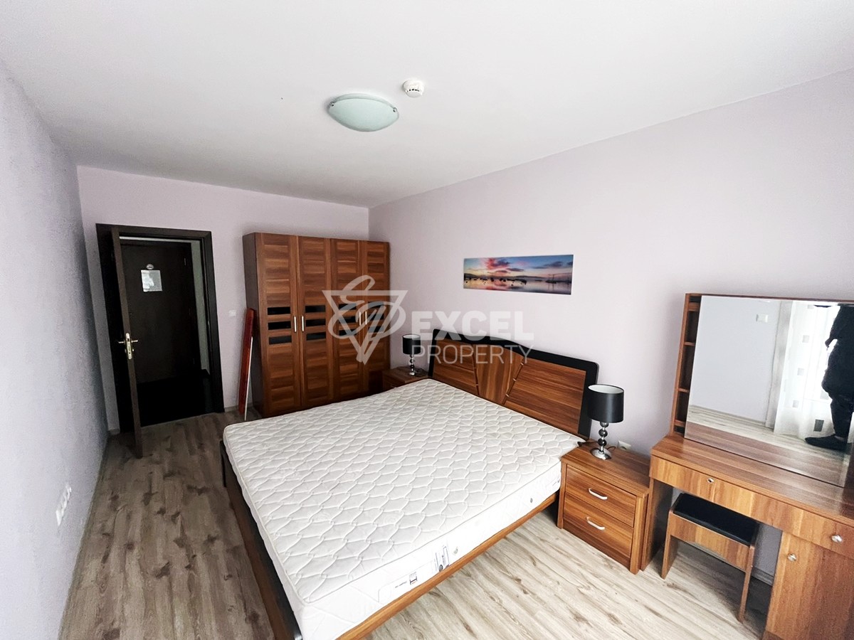 Просторен тристаен апартамент.