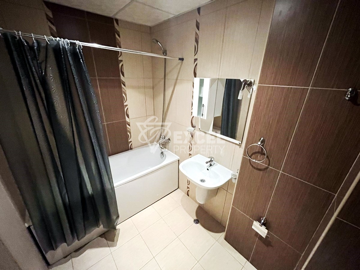 Просторен тристаен апартамент.