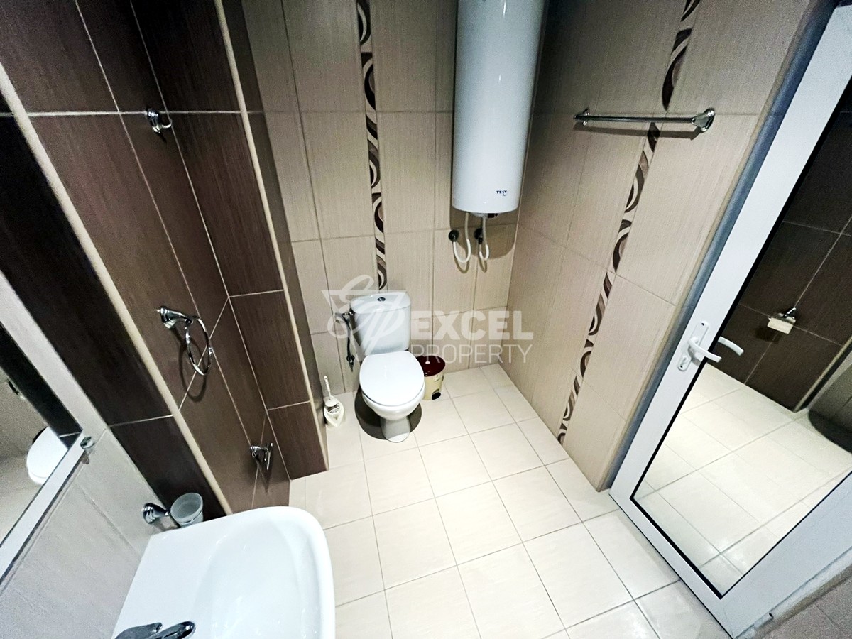 Просторен тристаен апартамент.