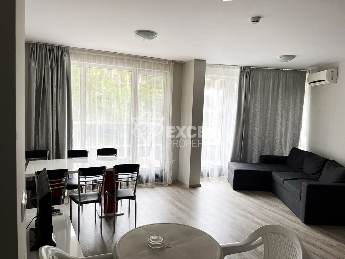 Просторен тристаен апартамент.