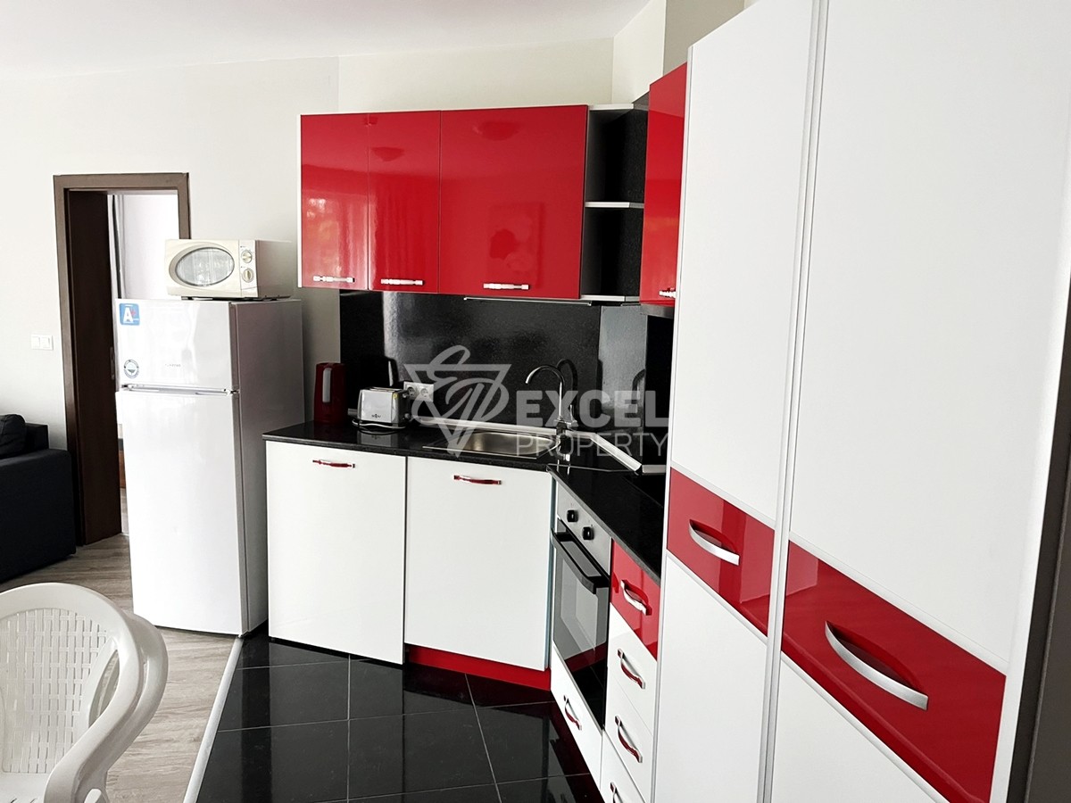 Просторен тристаен апартамент.