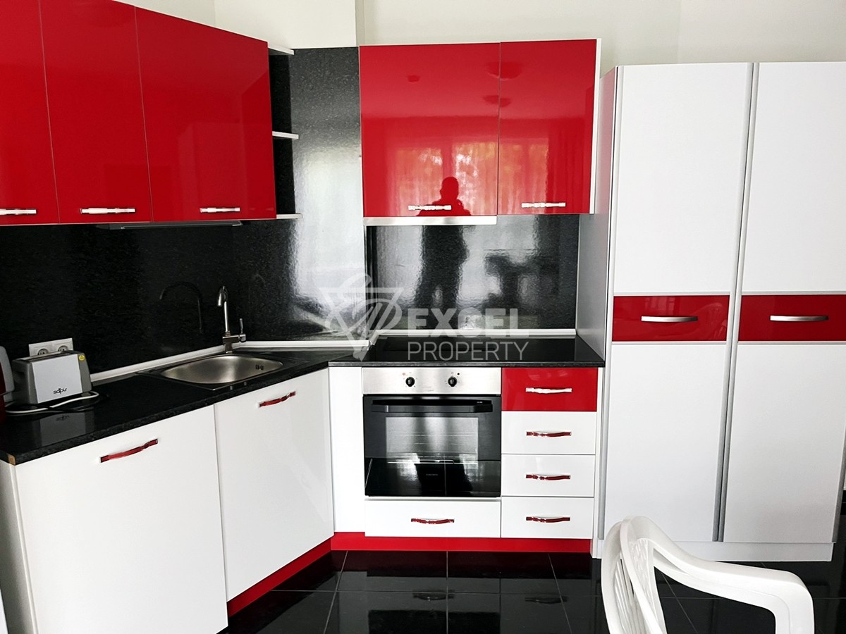 Просторен тристаен апартамент.