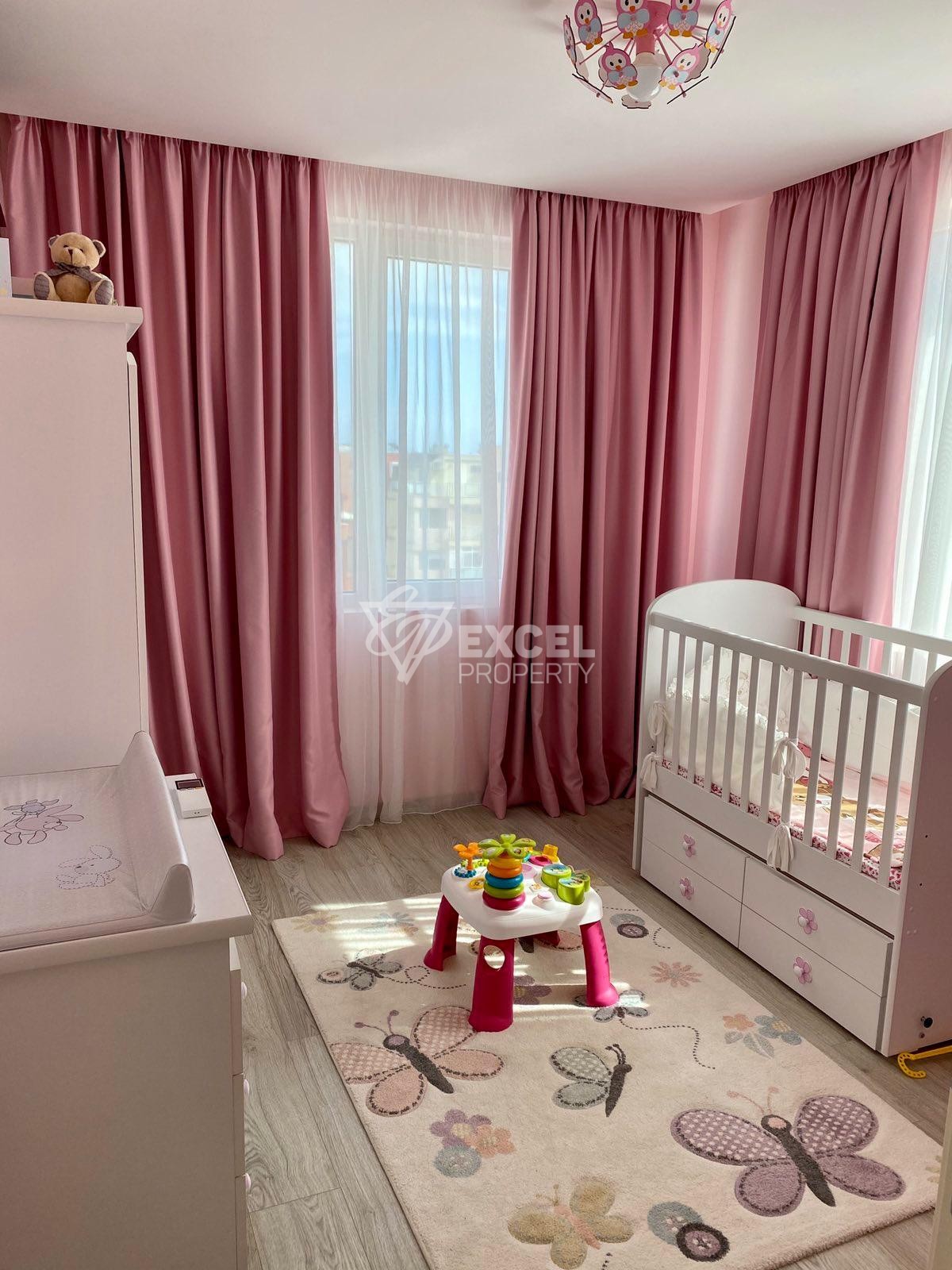 Луксозен тристаен апартамент !