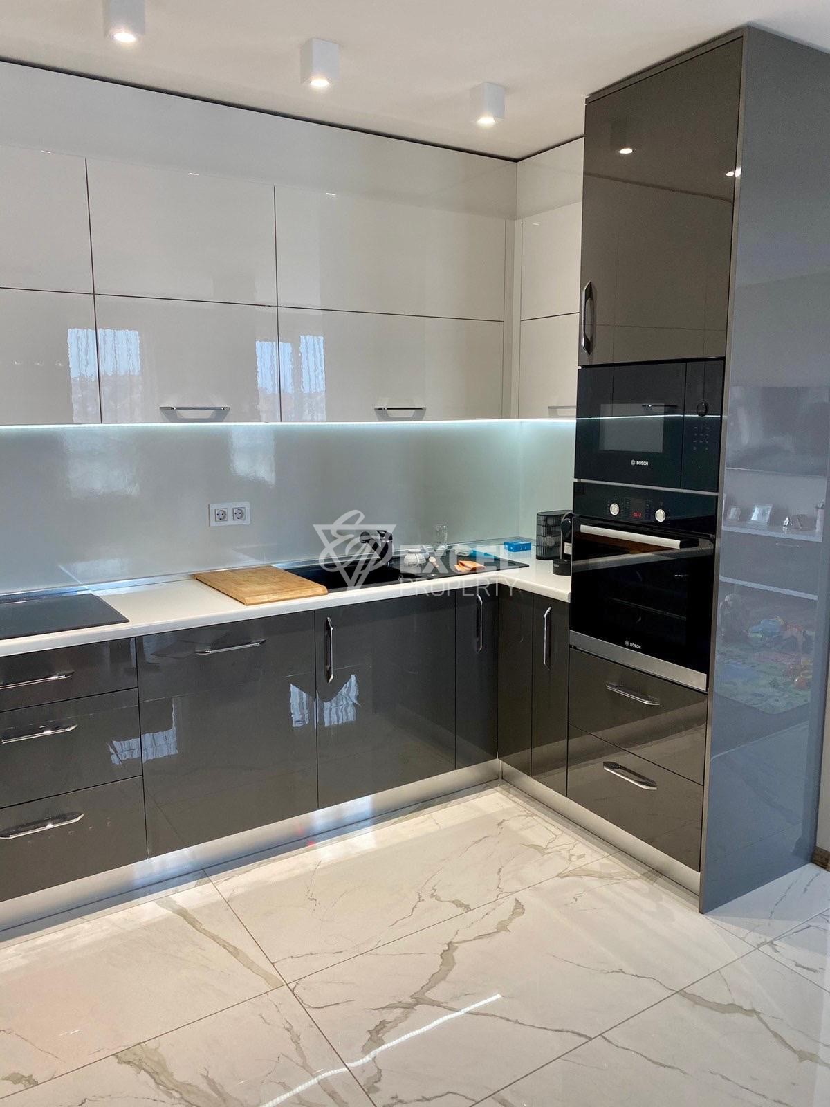 Луксозен тристаен апартамент !