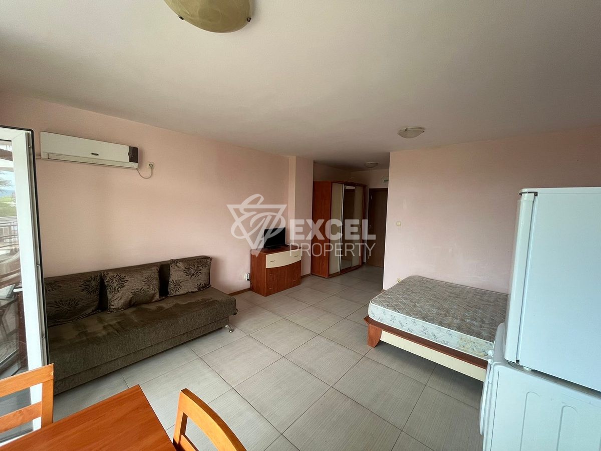 Просторно студио в затворен комплекс.