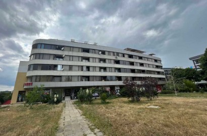 Обзаведен двустаен апартамент, близо до центъра.