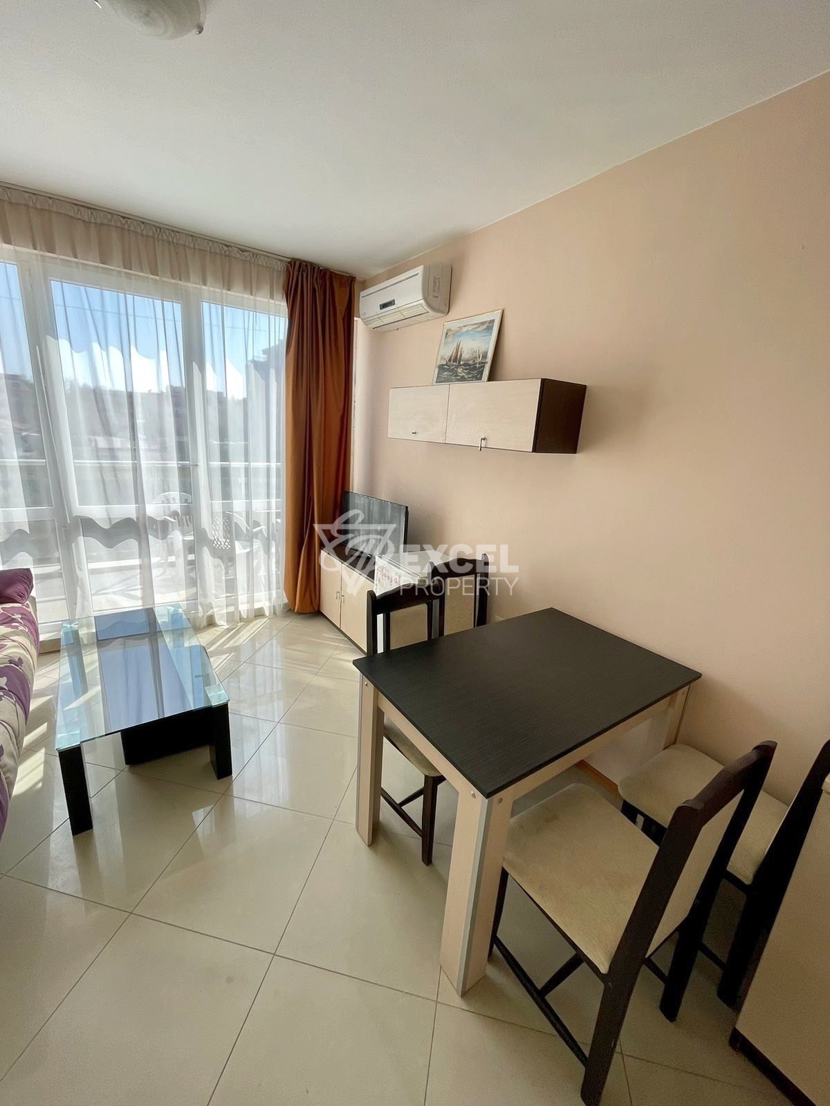 Обзаведено студио, ниска такса поддръжка.