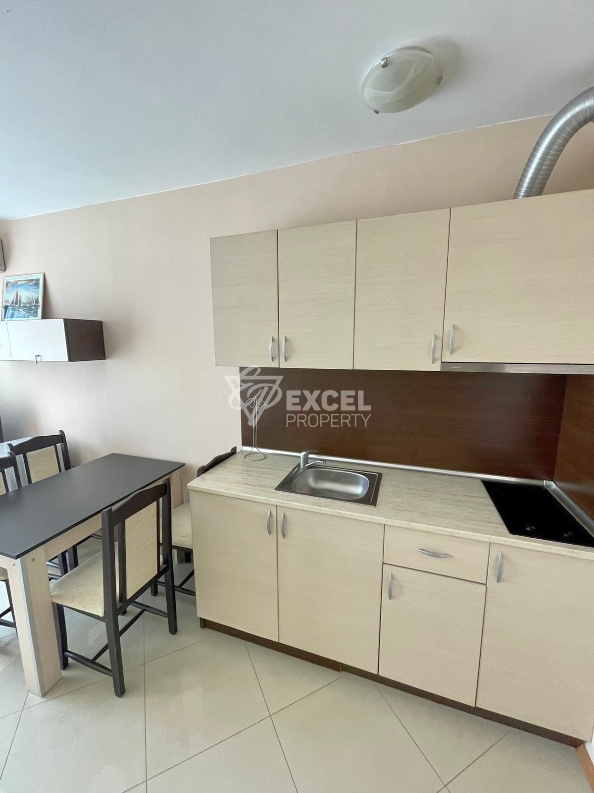 Обзаведено студио, ниска такса поддръжка.