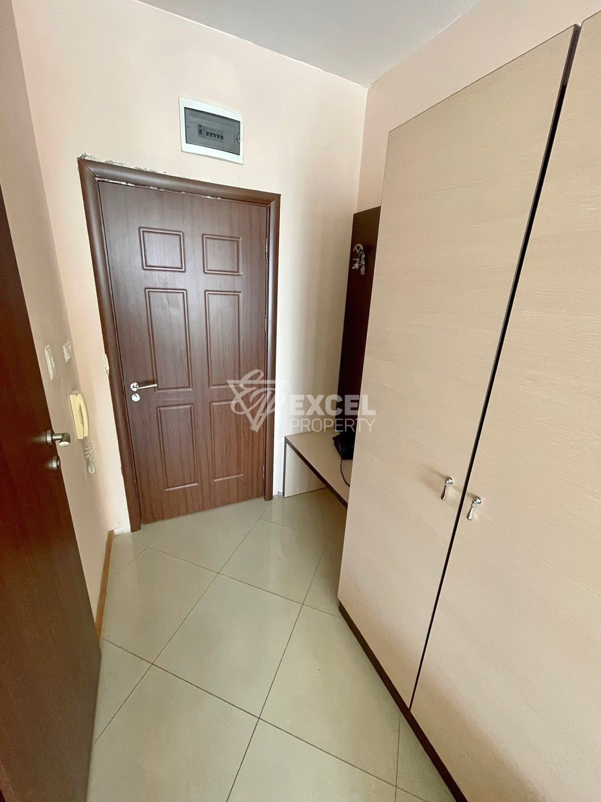 Обзаведено студио, ниска такса поддръжка.