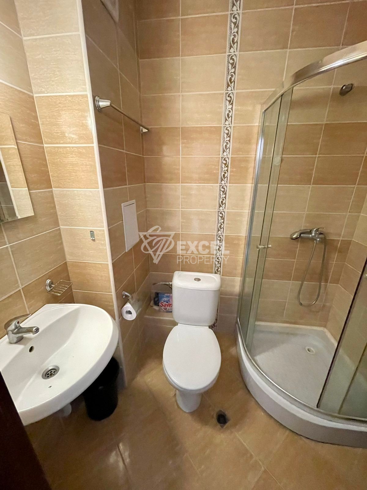 Обзаведено студио, ниска такса поддръжка.