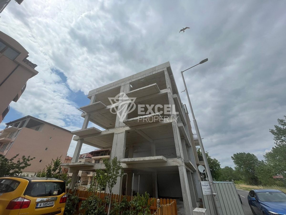 Тристаен апартамент- кв.Черно море 3