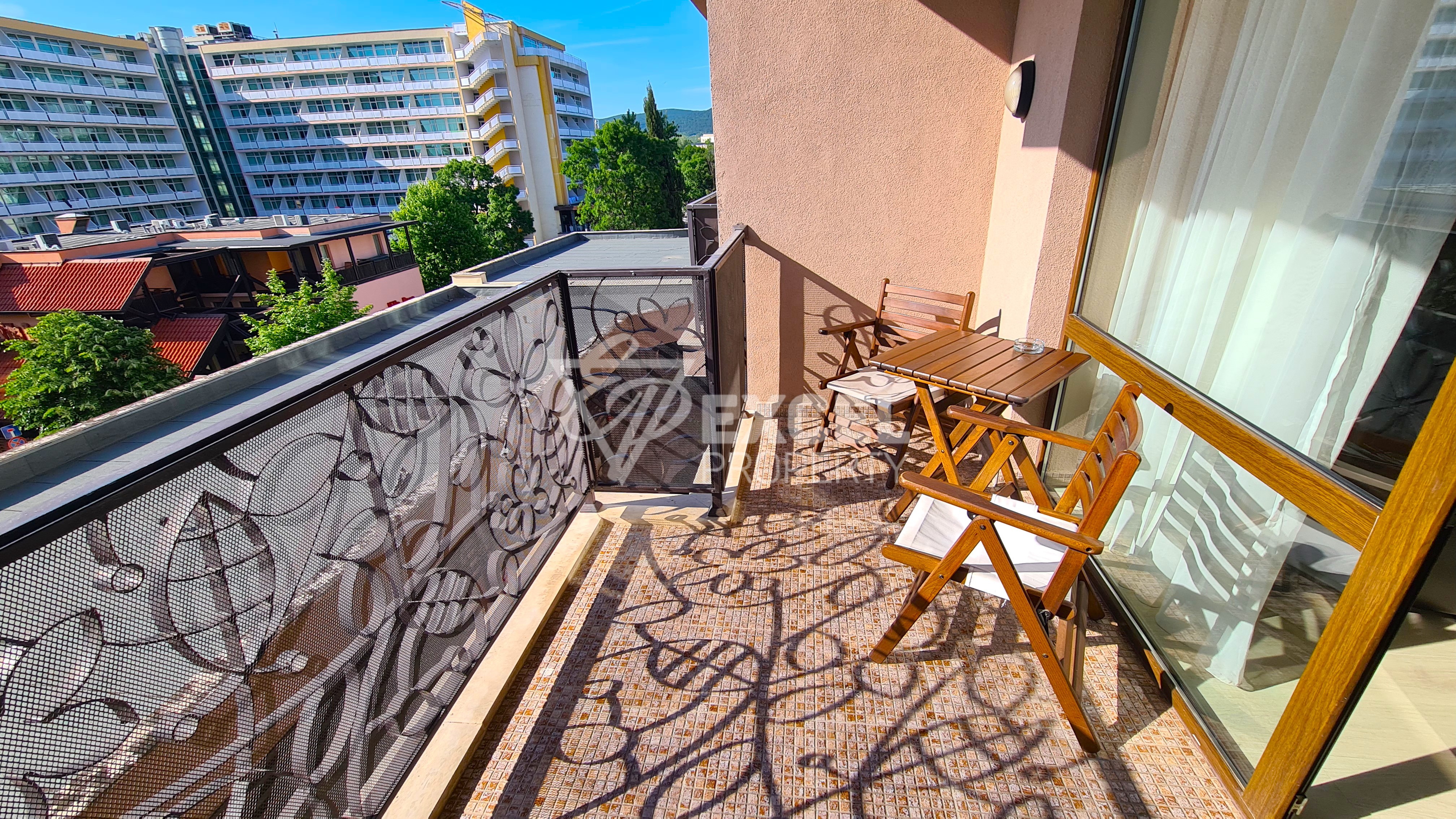 Обзаведен двустаен апартамент в комплекс Барсело Роял в Слънчев бряг