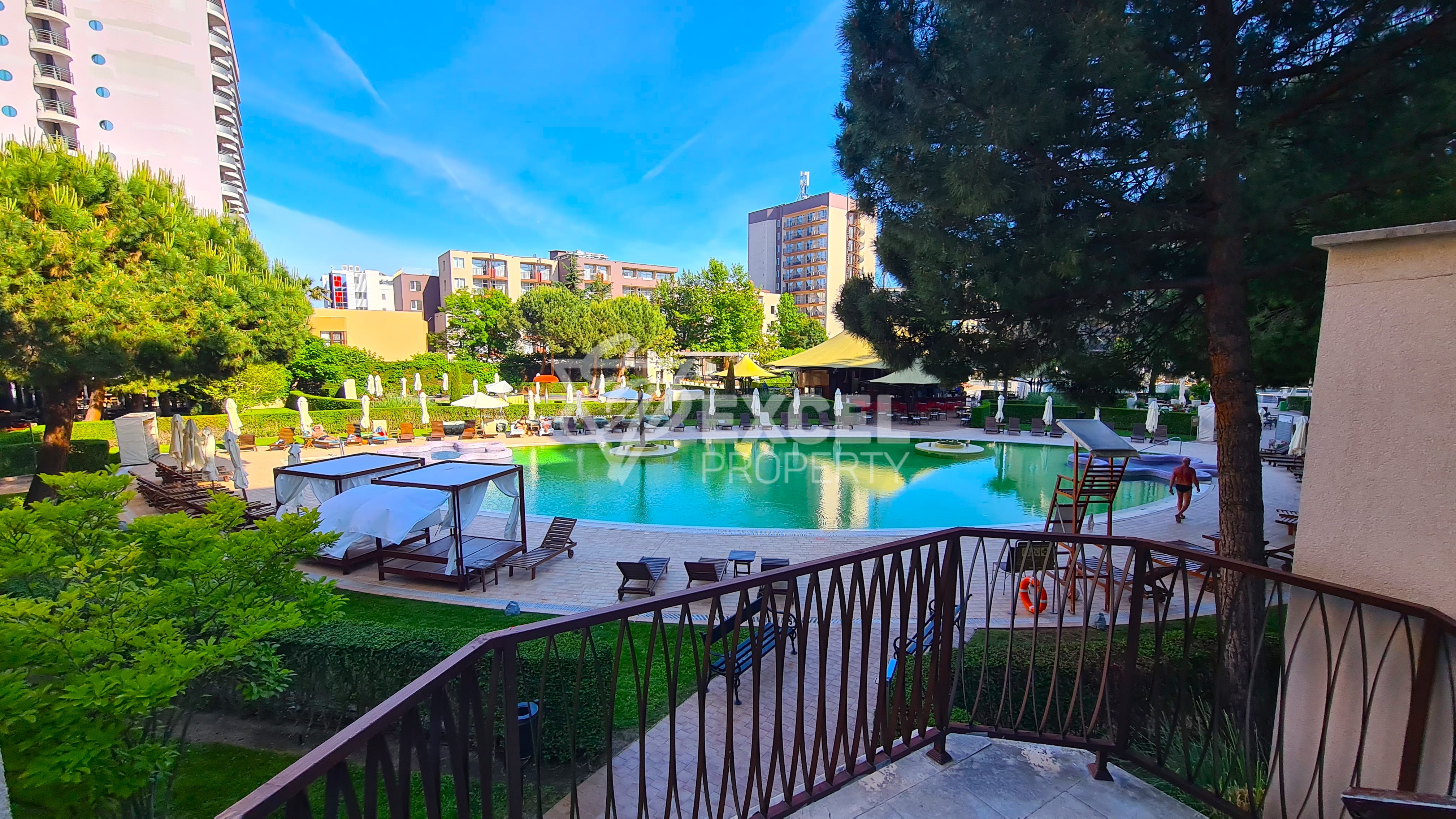 Обзаведен двустаен апартамент в комплекс Барсело Роял в Слънчев бряг