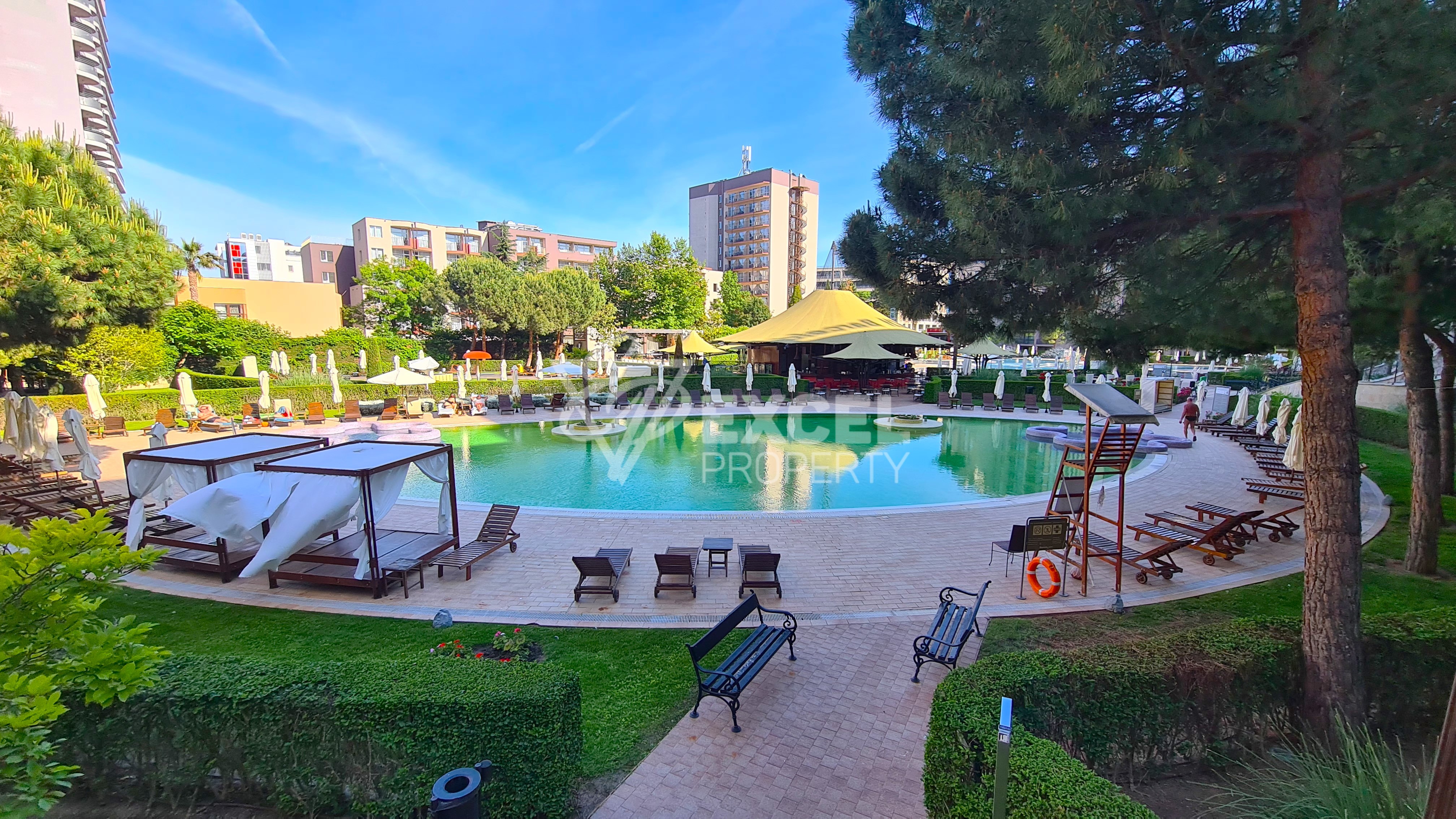 Обзаведен двустаен апартамент в комплекс Барсело Роял в Слънчев бряг