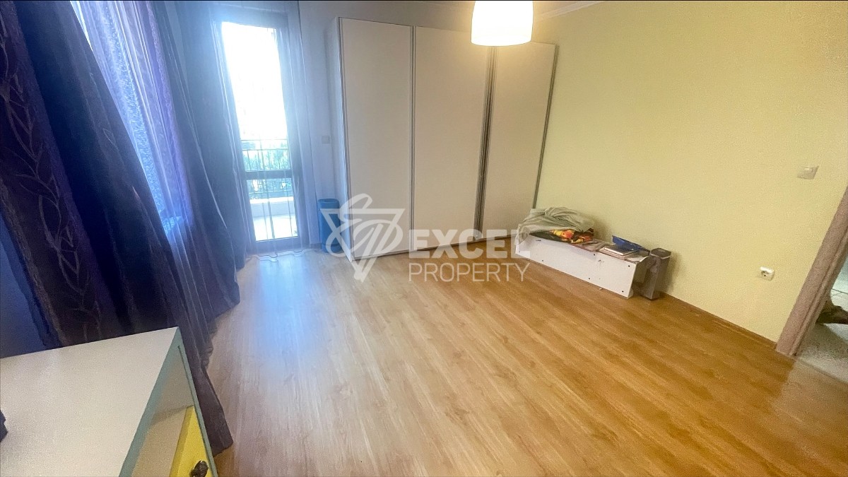 Голям апартамент в кв. Черно Море, подходящ за голямо семейство