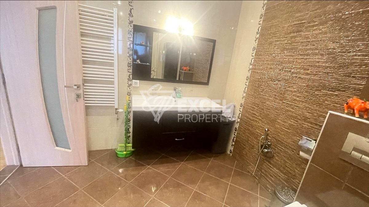 Голям апартамент в кв. Черно Море, подходящ за голямо семейство