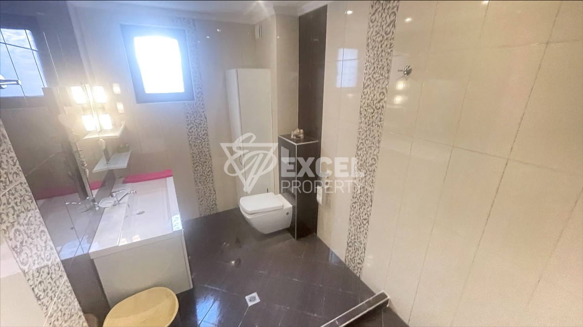 Голям апартамент в кв. Черно Море, подходящ за голямо семейство