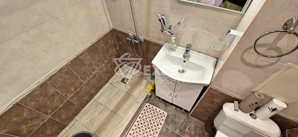 Тристаен обзаведен апартамент в Свети Влас близо до плажа