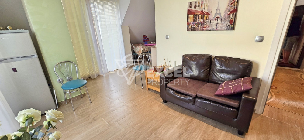 Тристаен обзаведен апартамент в Свети Влас близо до плажа