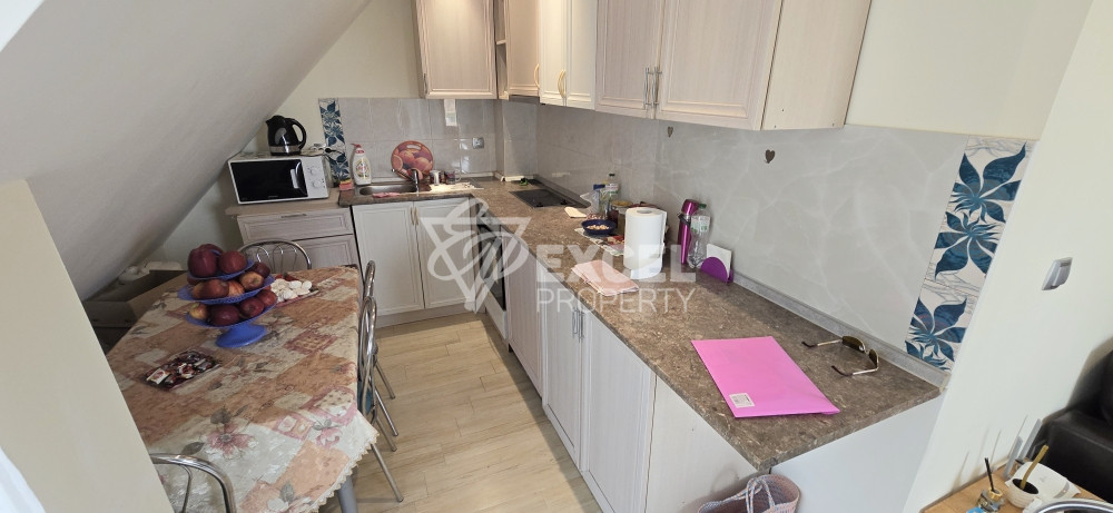 Тристаен обзаведен апартамент в Свети Влас близо до плажа