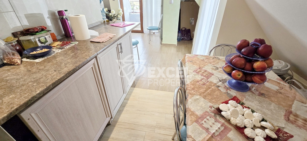 Тристаен обзаведен апартамент в Свети Влас близо до плажа