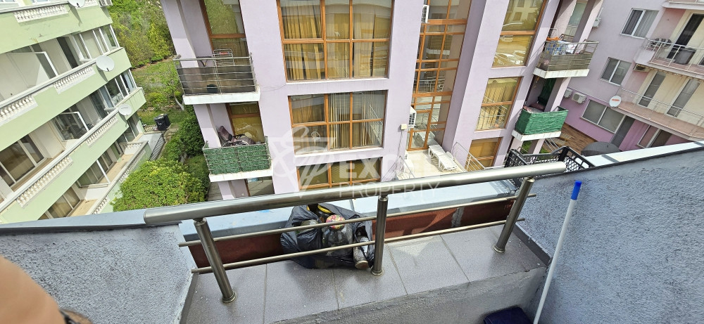 Тристаен обзаведен апартамент в Свети Влас близо до плажа