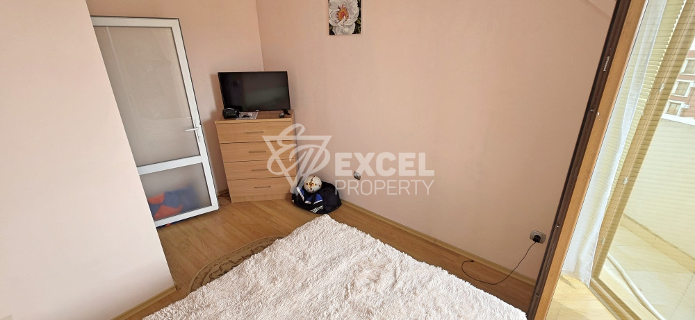 Тристаен обзаведен апартамент в Свети Влас близо до плажа