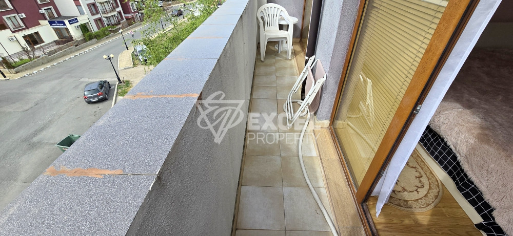 Тристаен обзаведен апартамент в Свети Влас близо до плажа