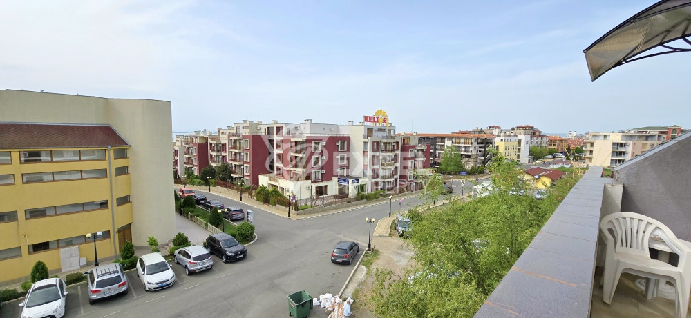 Тристаен обзаведен апартамент в Свети Влас близо до плажа