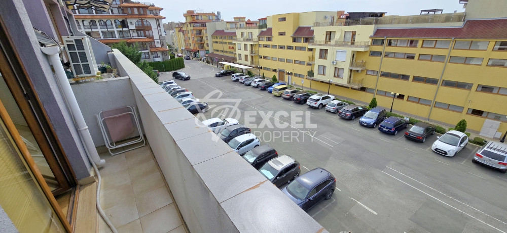 Тристаен обзаведен апартамент в Свети Влас близо до плажа