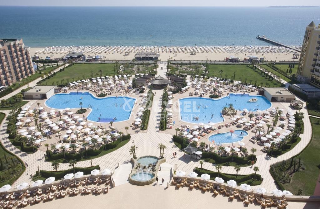 Изгодно студио в Маджестик Бийч Резорт първа линия до плажа