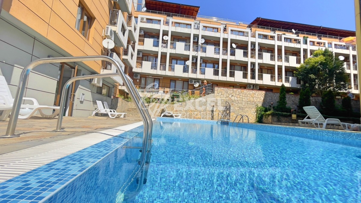 Студио в затворен комплекс на 450 м от морето в Свети Влас