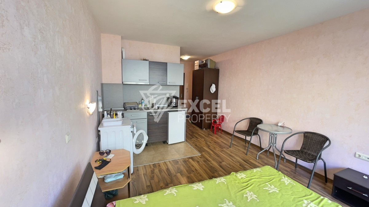 Студио в затворен комплекс на 450 м от морето в Свети Влас