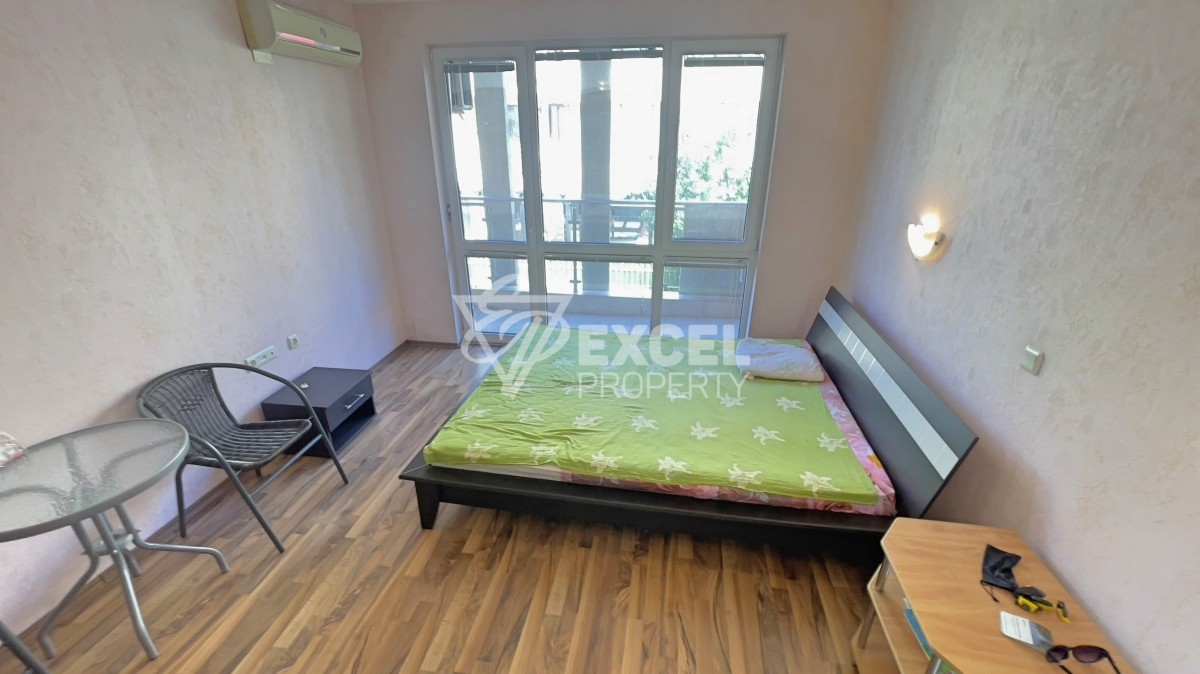 Студио в затворен комплекс на 450 м от морето в Свети Влас