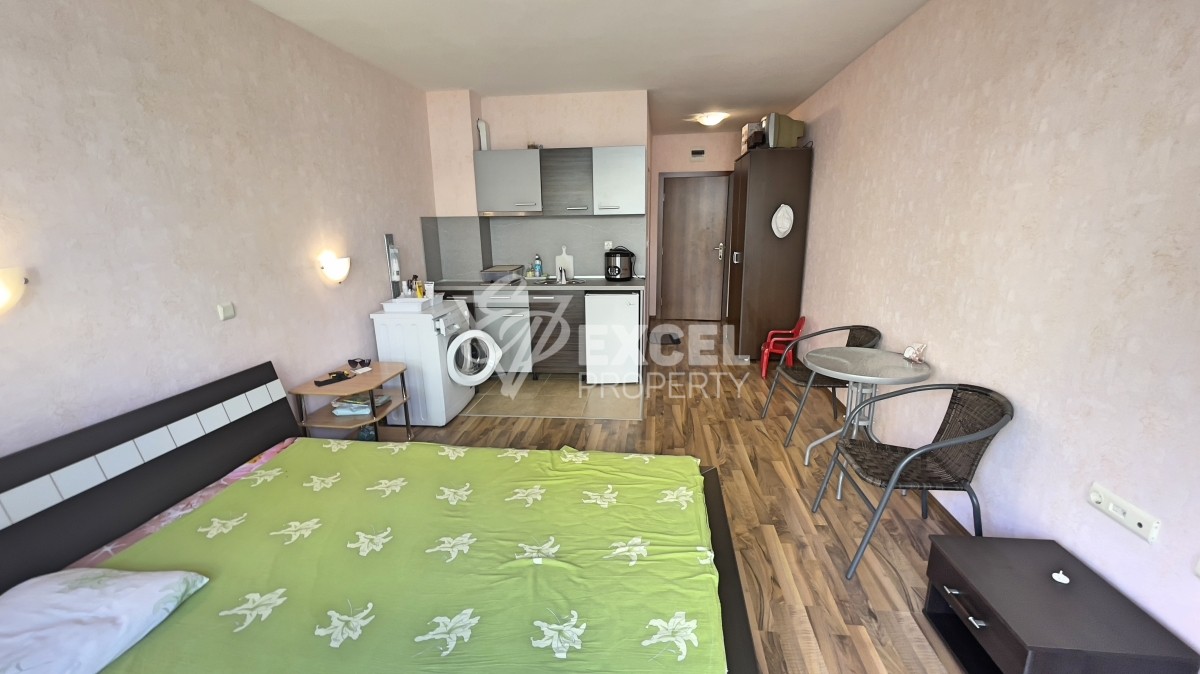 Студио в затворен комплекс на 450 м от морето в Свети Влас