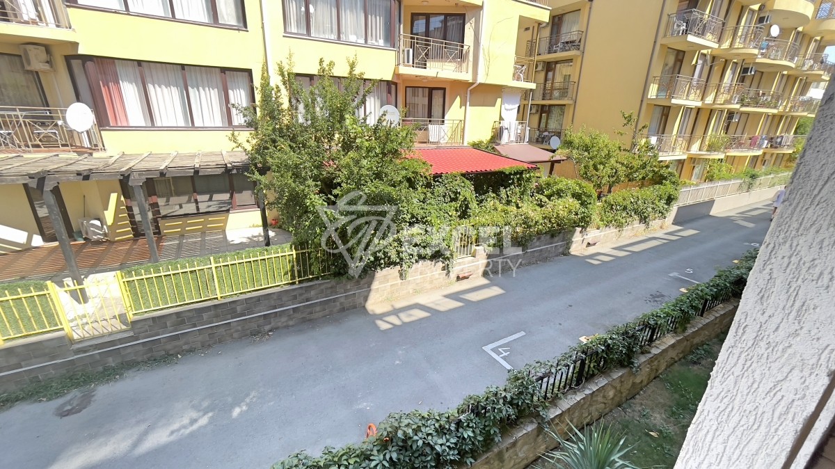 Студио в затворен комплекс на 450 м от морето в Свети Влас