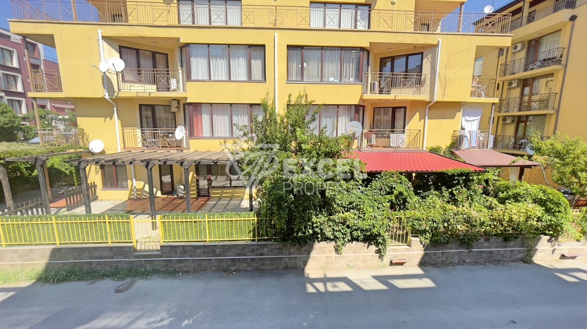 Студио в затворен комплекс на 450 м от морето в Свети Влас