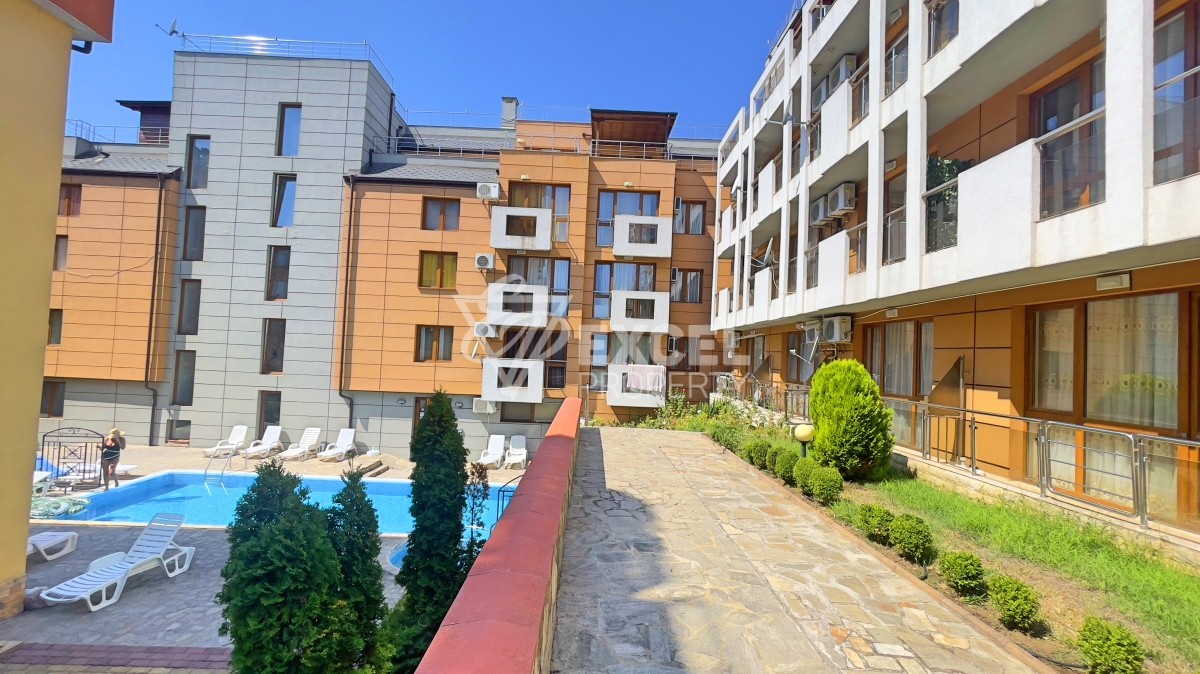 Студио в затворен комплекс на 450 м от морето в Свети Влас